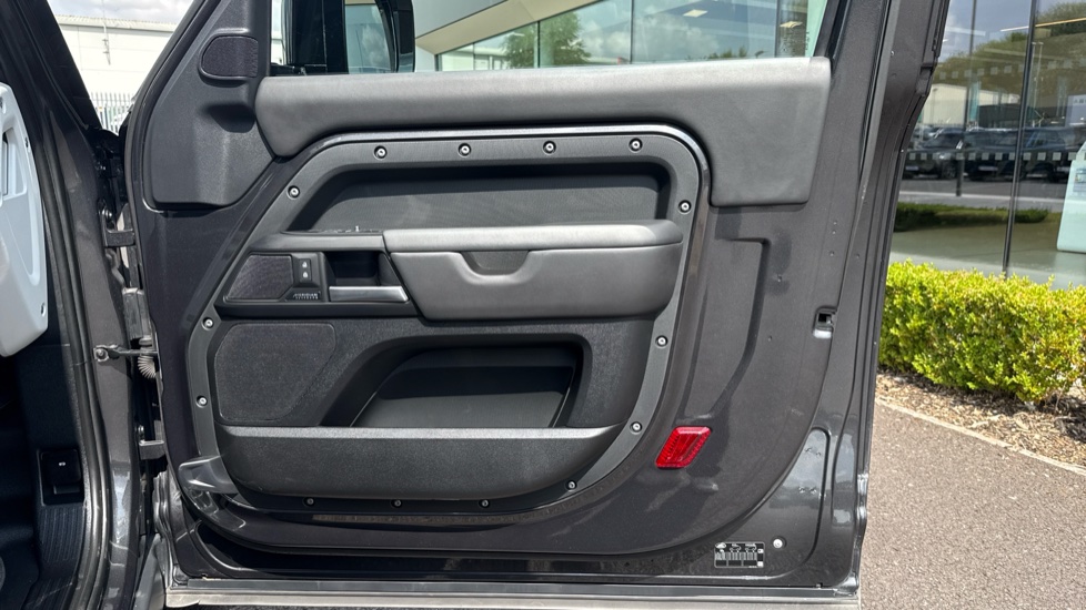 Land Rover Defender 3.0 D250 X-Dynamic HSE 90 3dr Auto Diesel Estate - Image 29