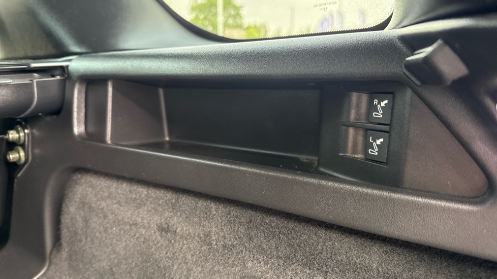 Land Rover Discovery Sport 2.0 D240 R-Dynamic HSE 5dr Auto Diesel Station Wagon - Image 28