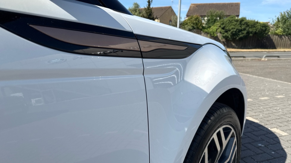 Land Rover Range Rover Evoque 2.0 D200 R-Dynamic HSE 5dr Auto Diesel Hatchback - Image 24