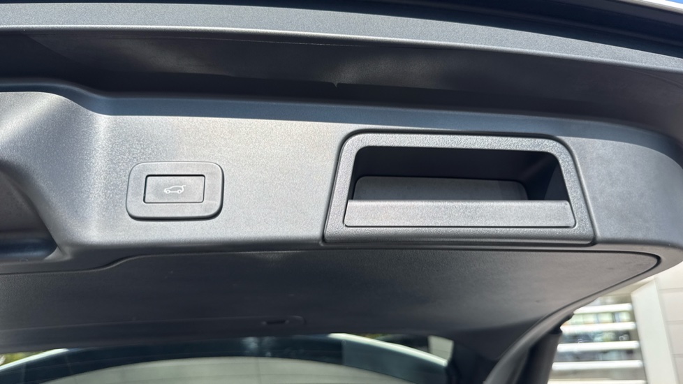 Land Rover Range Rover Evoque 2.0 D200 R-Dynamic HSE 5dr Auto Diesel Hatchback - Image 35