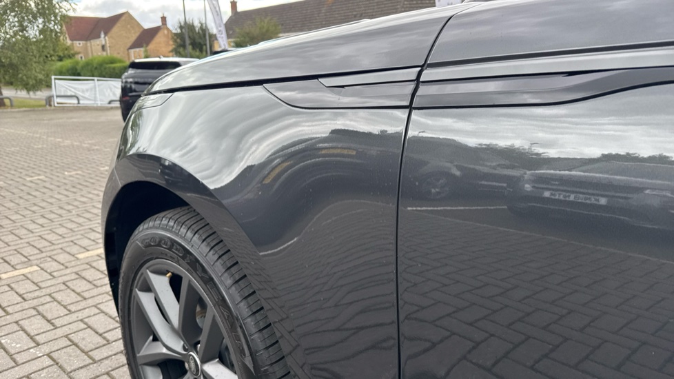 Land Rover Range Rover Velar 2.0 P400e Dynamic SE 5dr Auto Estate - Image 20