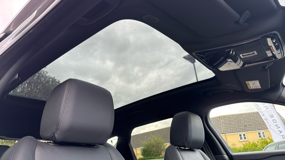 Land Rover Range Rover Velar 2.0 P400e Dynamic SE 5dr Auto Estate - Image 21