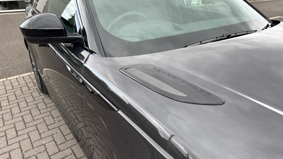 Land Rover Range Rover Velar 2.0 P400e Dynamic SE 5dr Auto Estate - Image 23