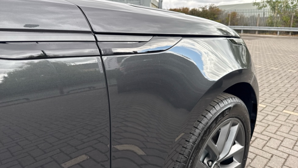 Land Rover Range Rover Velar 2.0 P400e Dynamic SE 5dr Auto Estate - Image 24