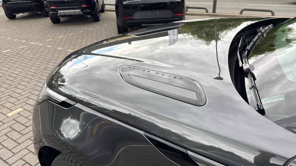 Land Rover Range Rover Velar 2.0 P400e Dynamic SE 5dr Auto Estate - Image 25