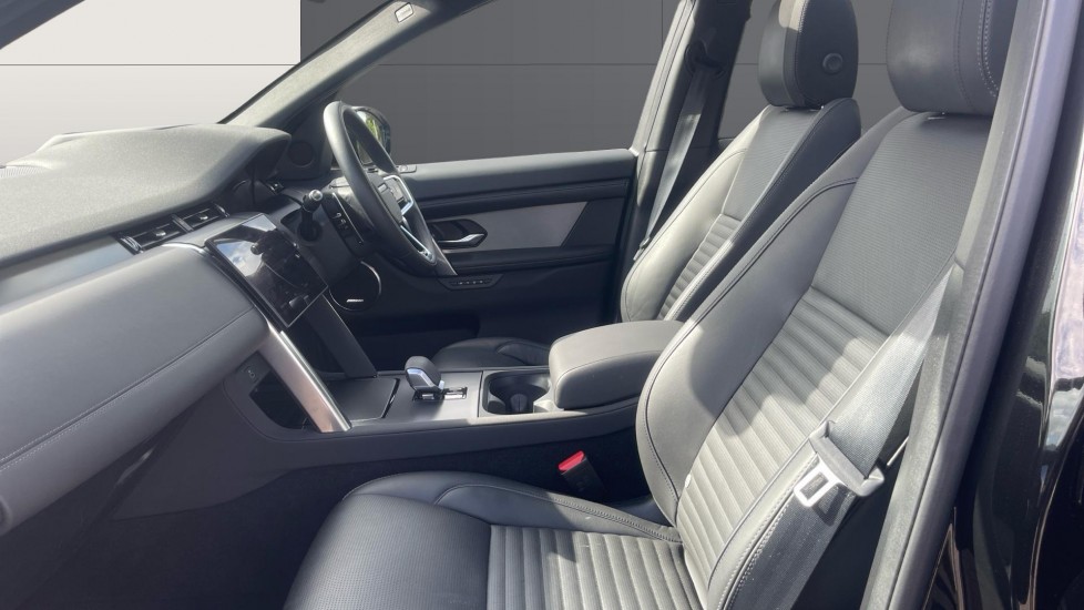 Land Rover Discovery Sport 2.0 D200 Dynamic HSE 5dr Auto [7 Seat] Diesel Station Wagon - Image 3