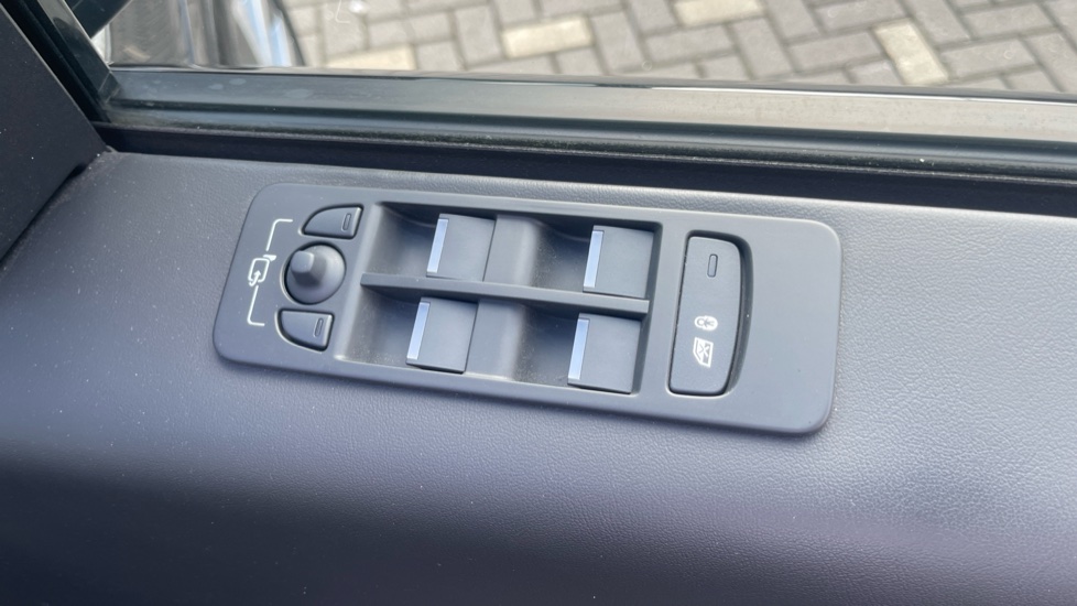 Land Rover Discovery Sport 2.0 D200 Dynamic HSE 5dr Auto [7 Seat] Diesel Station Wagon - Image 23