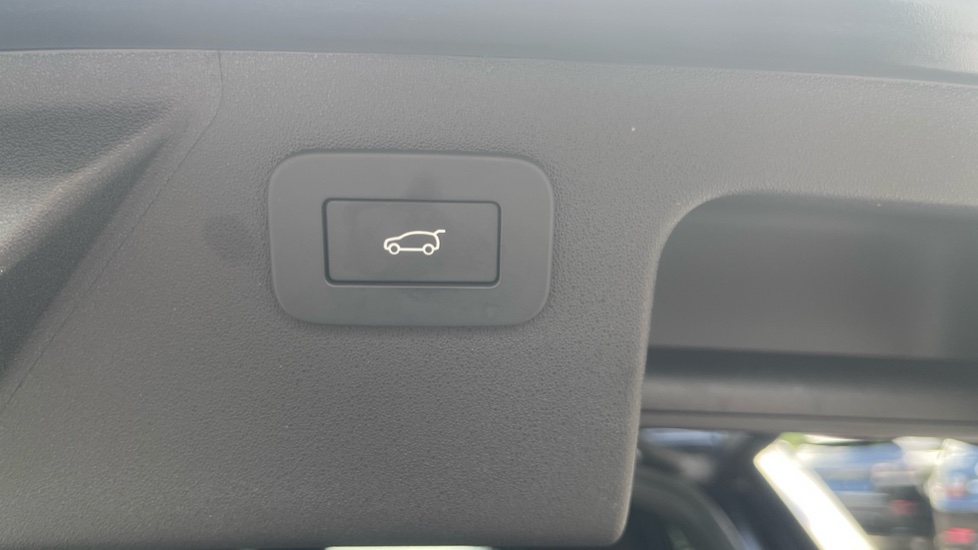 Land Rover Discovery Sport 2.0 D200 Dynamic HSE 5dr Auto [7 Seat] Diesel Station Wagon - Image 31