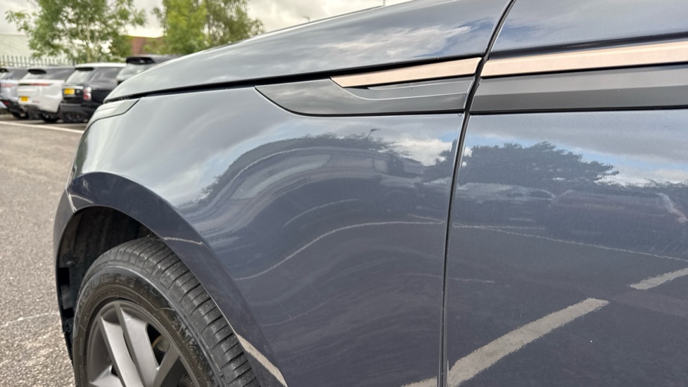 Land Rover Range Rover Velar 2.0 D200 MHEV Dynamic SE 5dr Auto Diesel Estate - Image 20