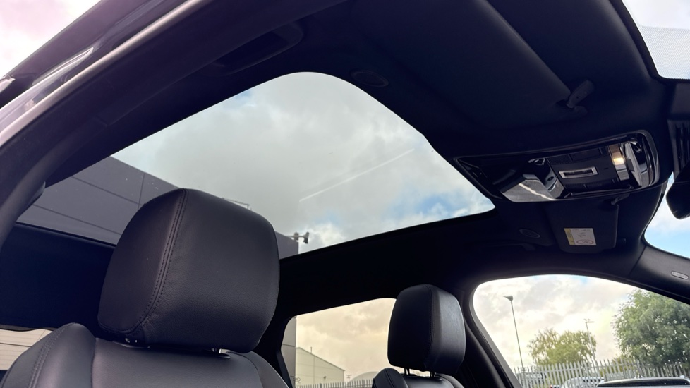 Land Rover Range Rover Velar 2.0 D200 MHEV Dynamic SE 5dr Auto Diesel Estate - Image 21
