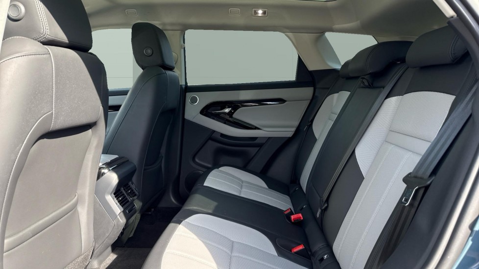 Land Rover Range Rover Evoque 2.0 D200 Dynamic HSE 5dr Auto Diesel Hatchback - Image 4