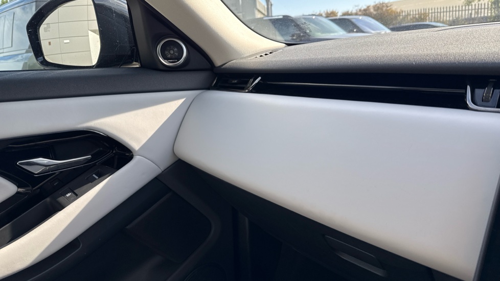 Land Rover Range Rover Evoque 2.0 D200 Dynamic HSE 5dr Auto Diesel Hatchback - Image 26