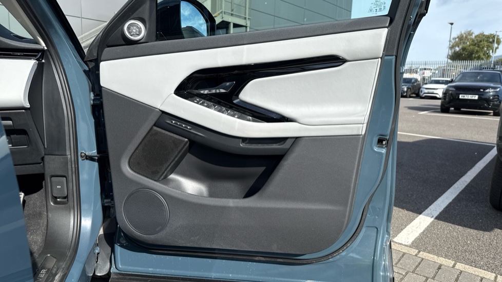 Land Rover Range Rover Evoque 2.0 D200 Dynamic HSE 5dr Auto Diesel Hatchback - Image 29