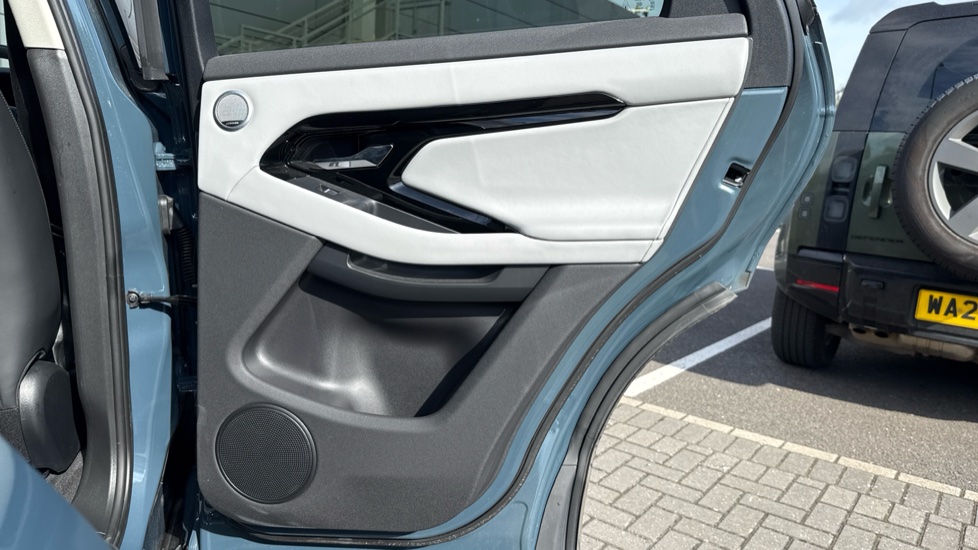 Land Rover Range Rover Evoque 2.0 D200 Dynamic HSE 5dr Auto Diesel Hatchback - Image 34