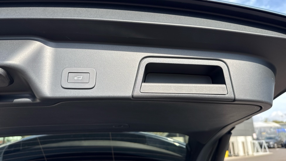 Land Rover Range Rover Evoque 2.0 D200 Dynamic HSE 5dr Auto Diesel Hatchback - Image 35
