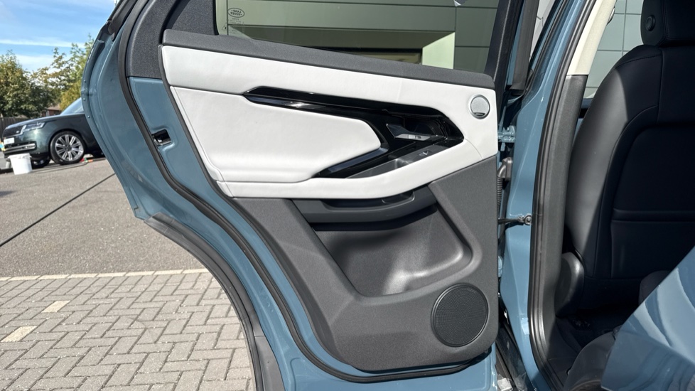 Land Rover Range Rover Evoque 2.0 D200 Dynamic HSE 5dr Auto Diesel Hatchback - Image 36