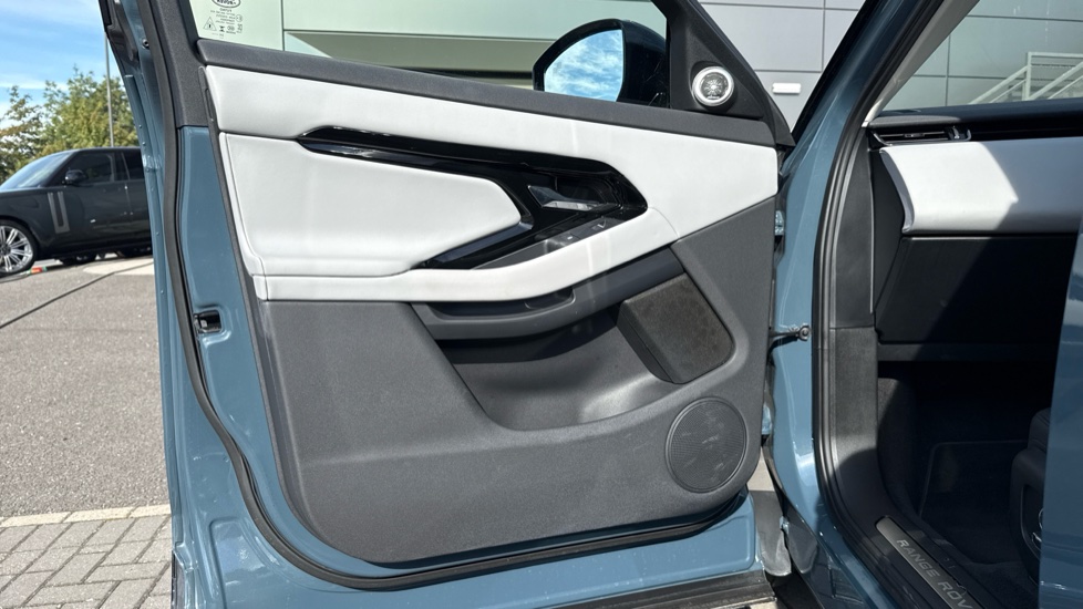 Land Rover Range Rover Evoque 2.0 D200 Dynamic HSE 5dr Auto Diesel Hatchback - Image 37