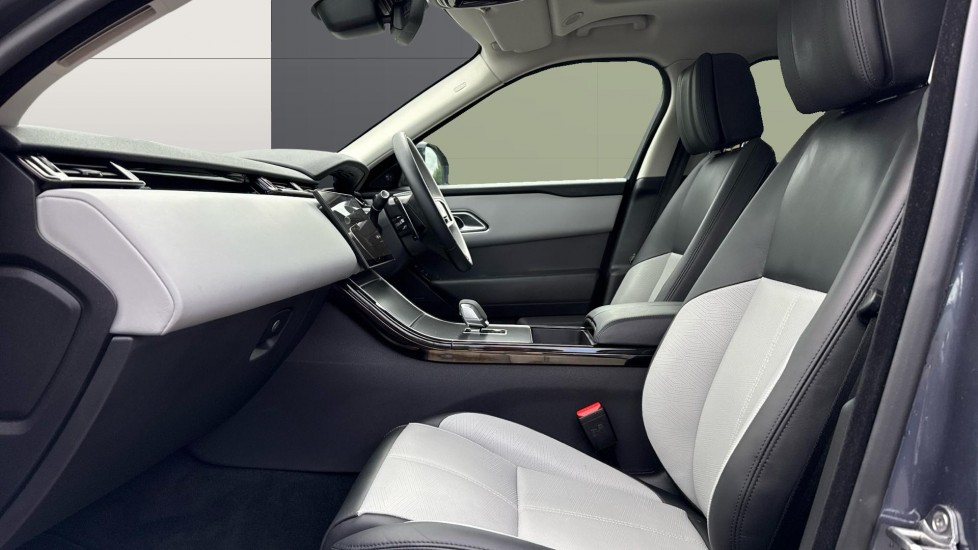 Land Rover Range Rover Velar 2.0 D200 MHEV Dynamic HSE 5dr Auto Diesel Estate - Image 3