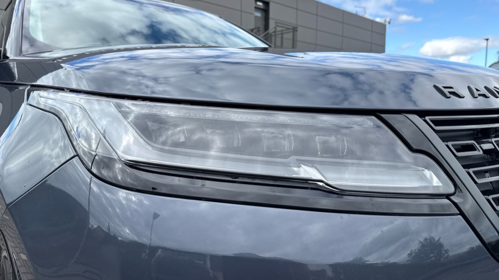 Land Rover Range Rover Velar 2.0 D200 MHEV Dynamic HSE 5dr Auto Diesel Estate - Image 17