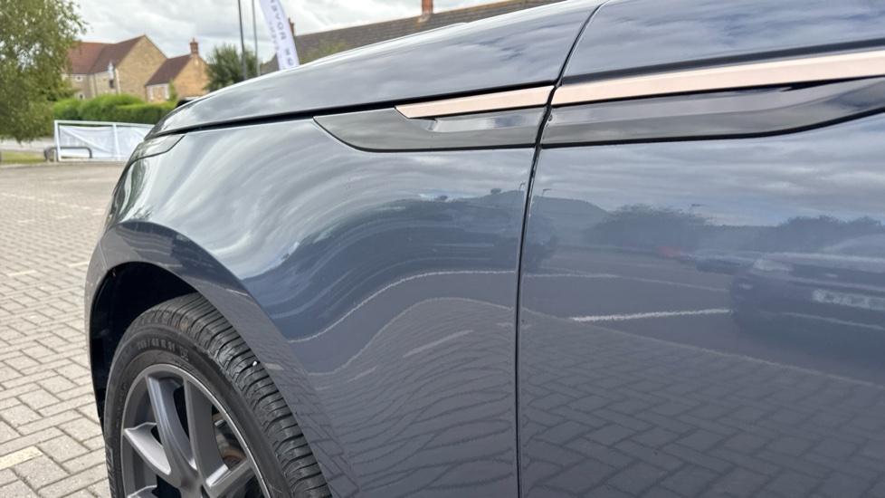 Land Rover Range Rover Velar 2.0 D200 MHEV Dynamic HSE 5dr Auto Diesel Estate - Image 20