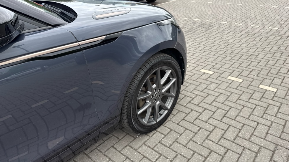Land Rover Range Rover Velar 2.0 D200 MHEV Dynamic HSE 5dr Auto Diesel Estate - Image 22