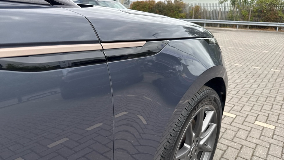 Land Rover Range Rover Velar 2.0 D200 MHEV Dynamic HSE 5dr Auto Diesel Estate - Image 24