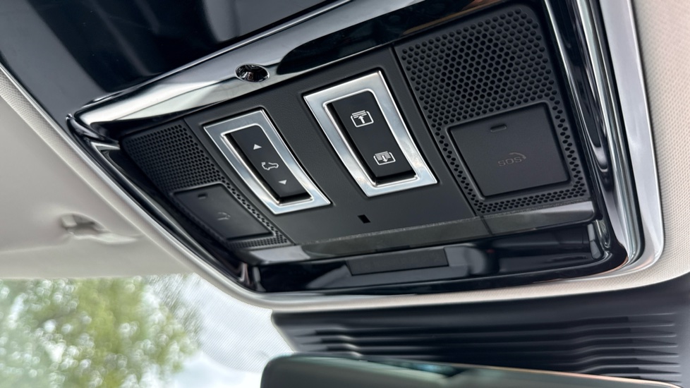 Land Rover Range Rover Velar 2.0 D200 MHEV Dynamic HSE 5dr Auto Diesel Estate - Image 35