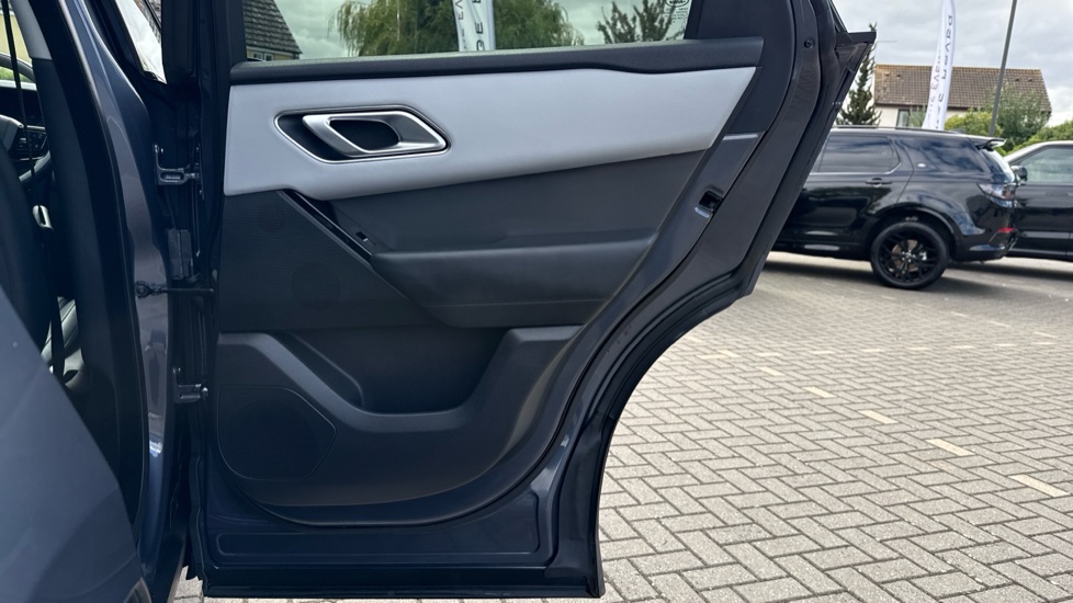 Land Rover Range Rover Velar 2.0 D200 MHEV Dynamic HSE 5dr Auto Diesel Estate - Image 36