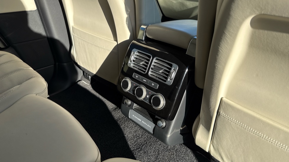 Land Rover Range Rover 5.0 V8 Supercharged Autobiography 4dr Auto [SS] Petrol Estate - Image 18