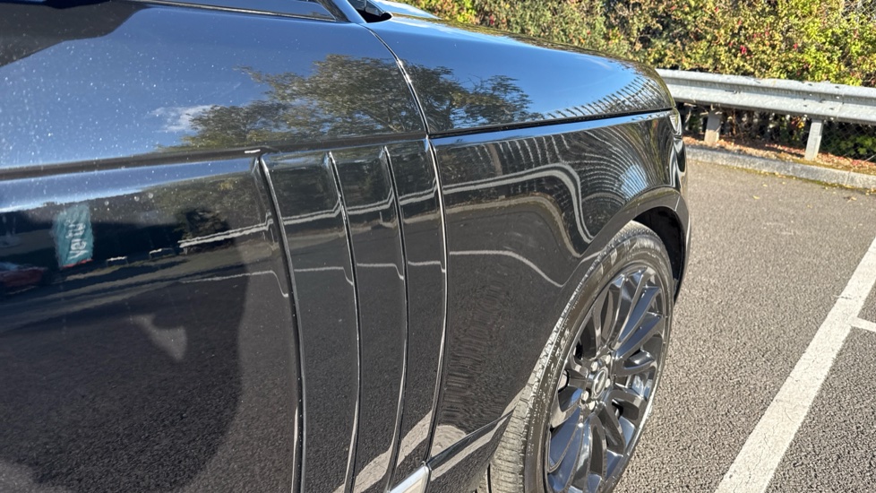Land Rover Range Rover 5.0 V8 Supercharged Autobiography 4dr Auto [SS] Petrol Estate - Image 24