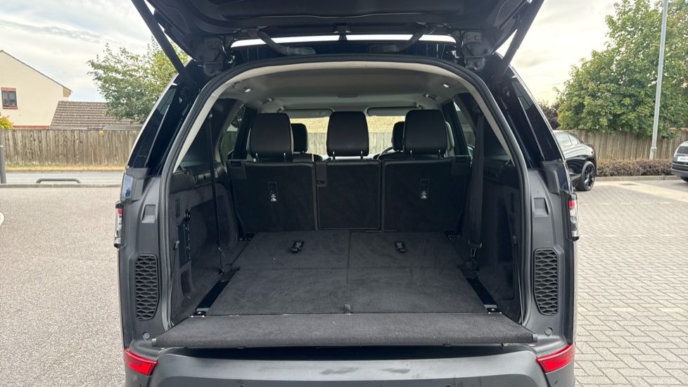 Land Rover Discovery 2.0 SD4 SE 5dr Auto Diesel Station Wagon - Image 10