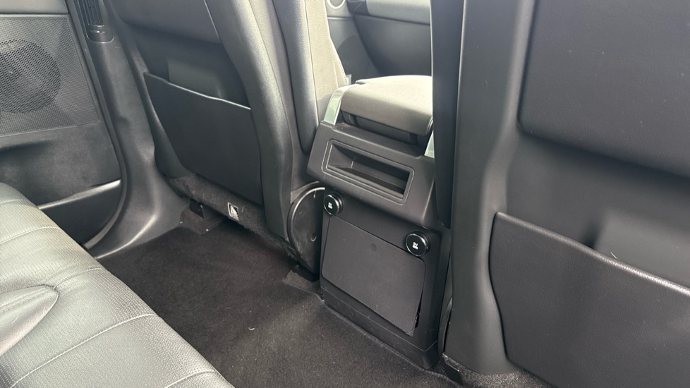 Land Rover Discovery 2.0 SD4 SE 5dr Auto Diesel Station Wagon - Image 18