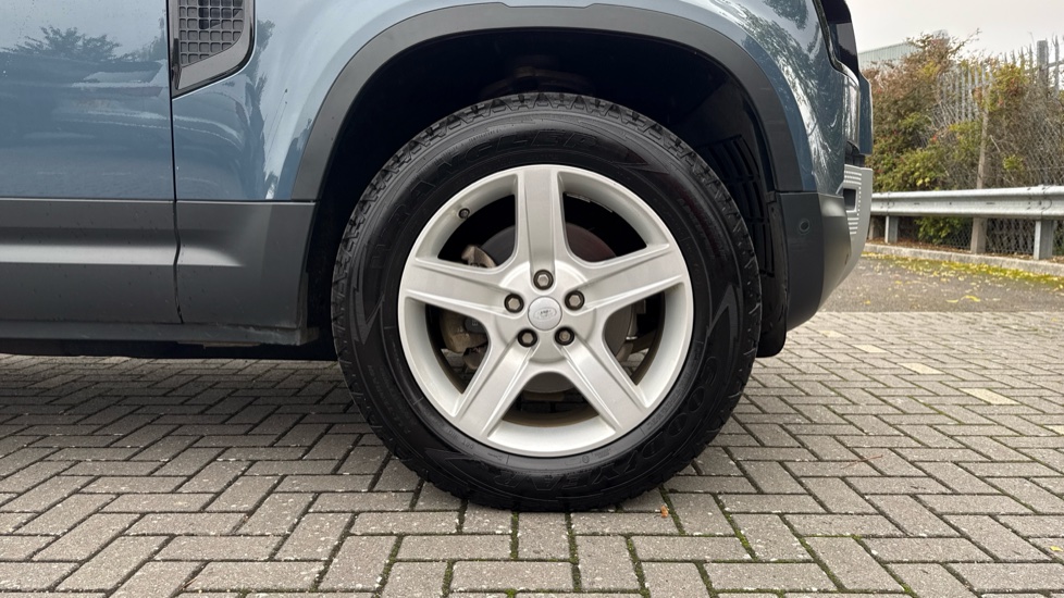 Land Rover Defender 2.0 D240 SE 110 5dr Auto Diesel Estate - Image 8