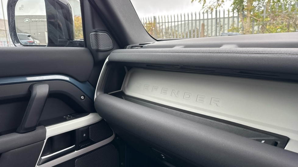 Land Rover Defender 2.0 D240 SE 110 5dr Auto Diesel Estate - Image 26