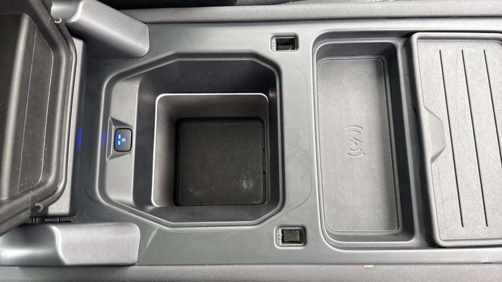 Land Rover Defender 2.0 D240 SE 110 5dr Auto Diesel Estate - Image 31