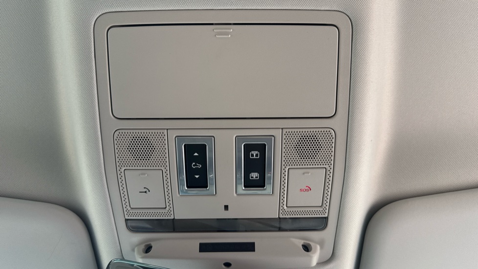 Land Rover Defender 2.0 D240 SE 110 5dr Auto Diesel Estate - Image 36