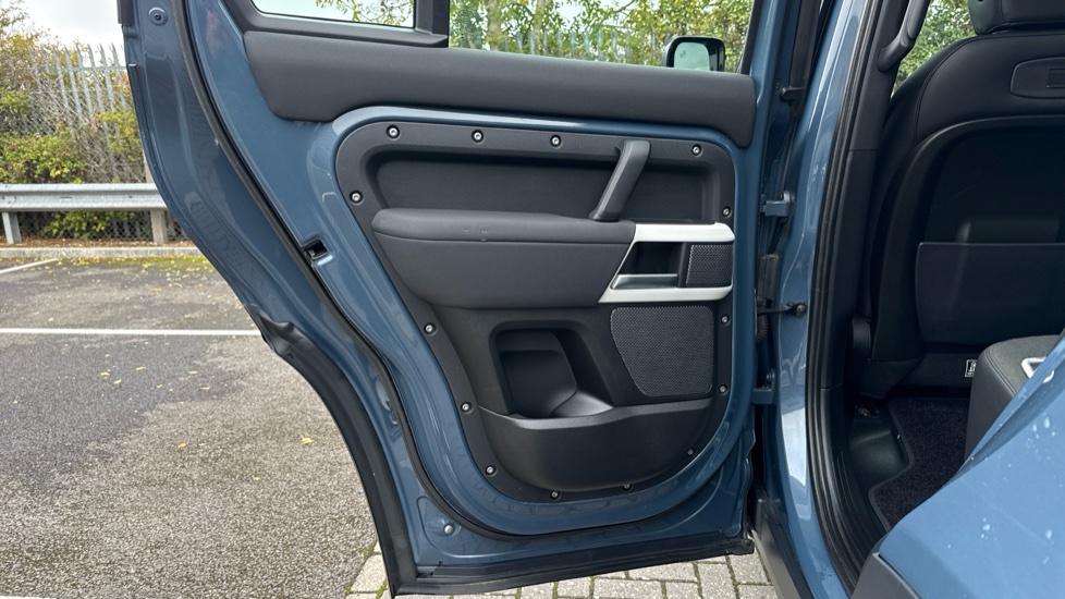 Land Rover Defender 2.0 D240 SE 110 5dr Auto Diesel Estate - Image 42