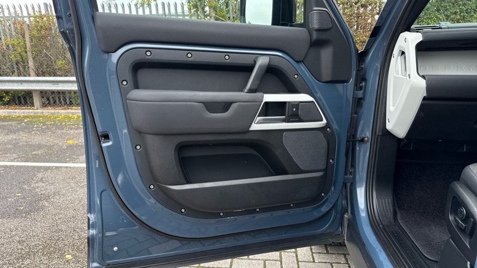 Land Rover Defender 2.0 D240 SE 110 5dr Auto Diesel Estate - Image 43