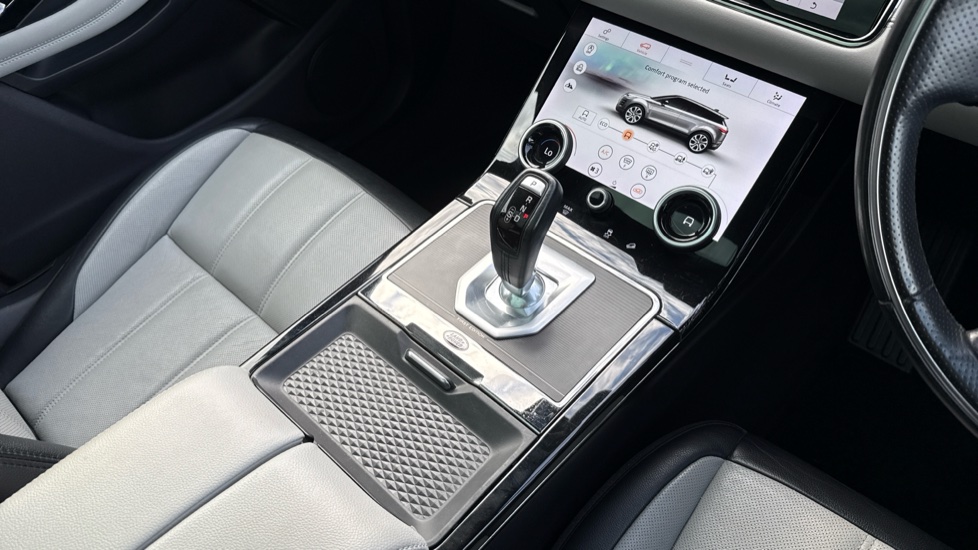 Land Rover Range Rover Evoque 2.0 P250 First Edition 5dr Auto Petrol Hatchback - Image 13