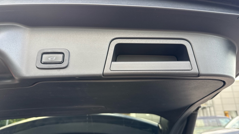 Land Rover Range Rover Evoque 2.0 P250 First Edition 5dr Auto Petrol Hatchback - Image 36
