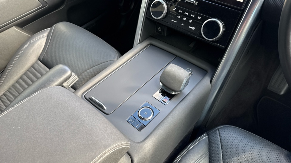 Land Rover Discovery 3.0 D250 R-Dynamic S 5dr Auto Diesel Station Wagon - Image 13