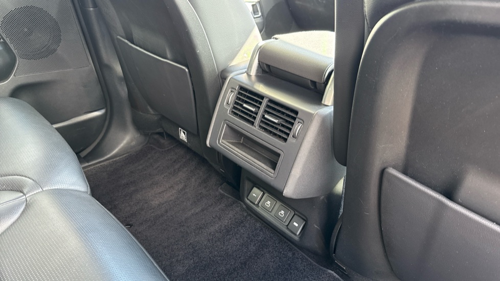 Land Rover Discovery 3.0 D250 R-Dynamic S 5dr Auto Diesel Station Wagon - Image 18