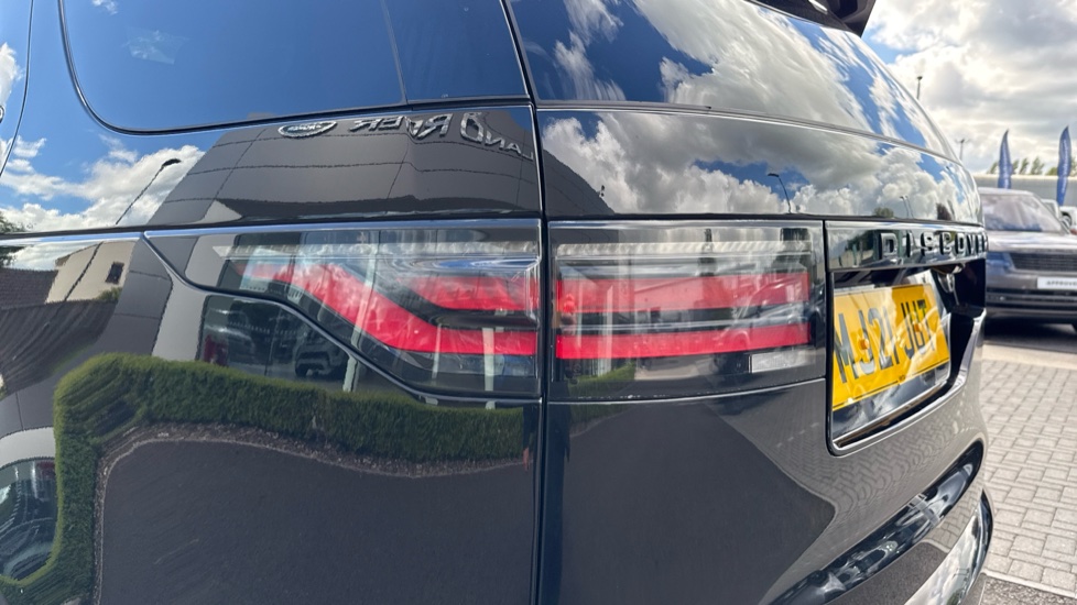 Land Rover Discovery 3.0 D250 R-Dynamic S 5dr Auto Diesel Station Wagon - Image 19