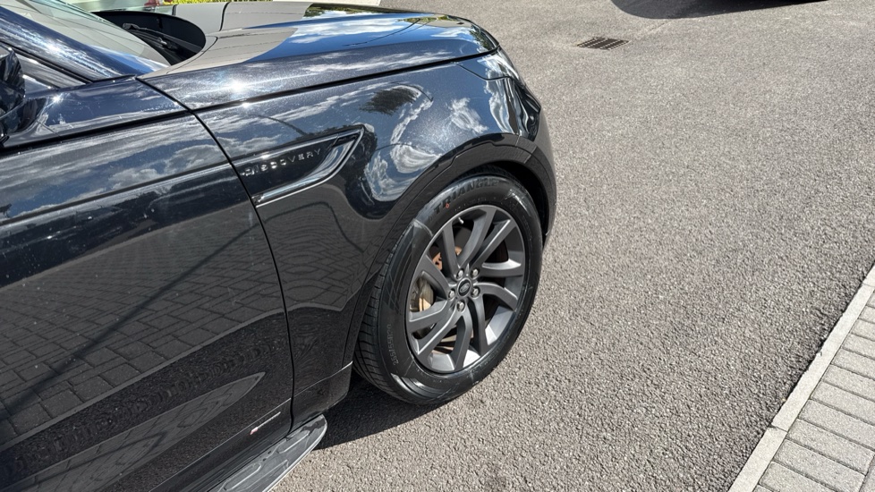 Land Rover Discovery 3.0 D250 R-Dynamic S 5dr Auto Diesel Station Wagon - Image 22