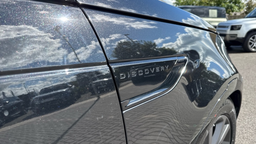 Land Rover Discovery 3.0 D250 R-Dynamic S 5dr Auto Diesel Station Wagon - Image 24