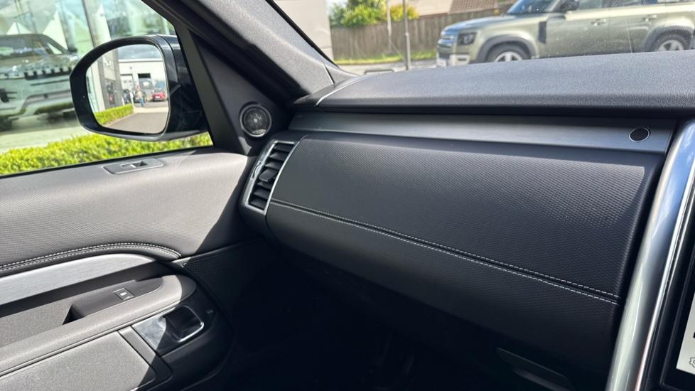Land Rover Discovery 3.0 D250 R-Dynamic S 5dr Auto Diesel Station Wagon - Image 26