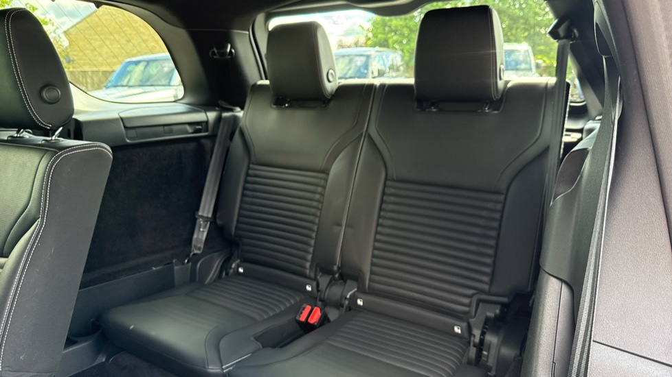 Land Rover Discovery 3.0 D250 R-Dynamic S 5dr Auto Diesel Station Wagon - Image 38