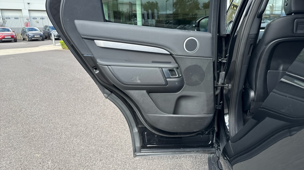 Land Rover Discovery 3.0 D250 R-Dynamic S 5dr Auto Diesel Station Wagon - Image 40
