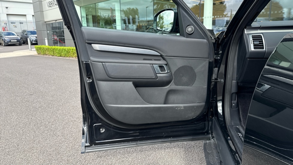 Land Rover Discovery 3.0 D250 R-Dynamic S 5dr Auto Diesel Station Wagon - Image 41