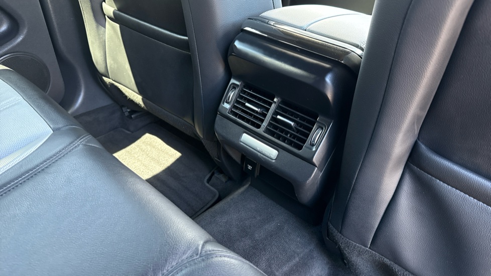 Land Rover Range Rover Evoque 2.0 P250 R-Dynamic SE 5dr Auto Petrol Hatchback - Image 18